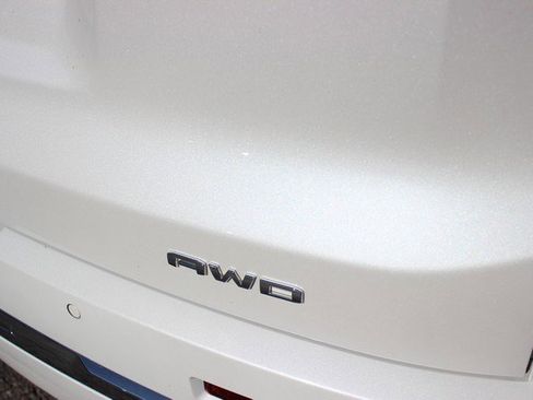 Used 2023 GMC Acadia Denali w/ Denali Ultimate Package image 12