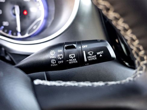 Used 2024 Chrysler Pacifica Touring-L image 21