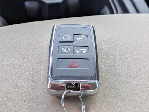 Used 2023 Land Rover Defender 110 SE AWD/4WD image 33