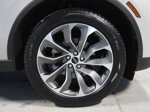 Used 2025 Lincoln Aviator AWD image 36