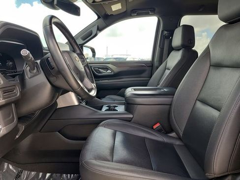 Used 2024 Chevrolet Suburban LT AWD/4WD image 3