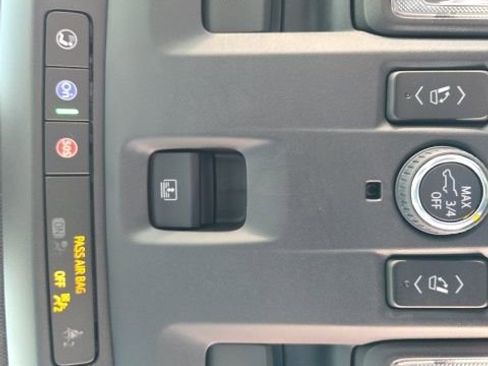 Used 2022 GMC Yukon XL SLT w/ SLT Premium Package image 20