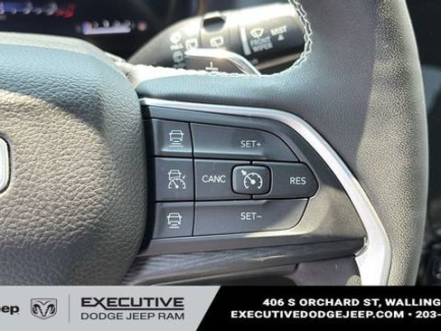 Used 2024 Jeep Grand Cherokee Altitude AWD/4WD image 12