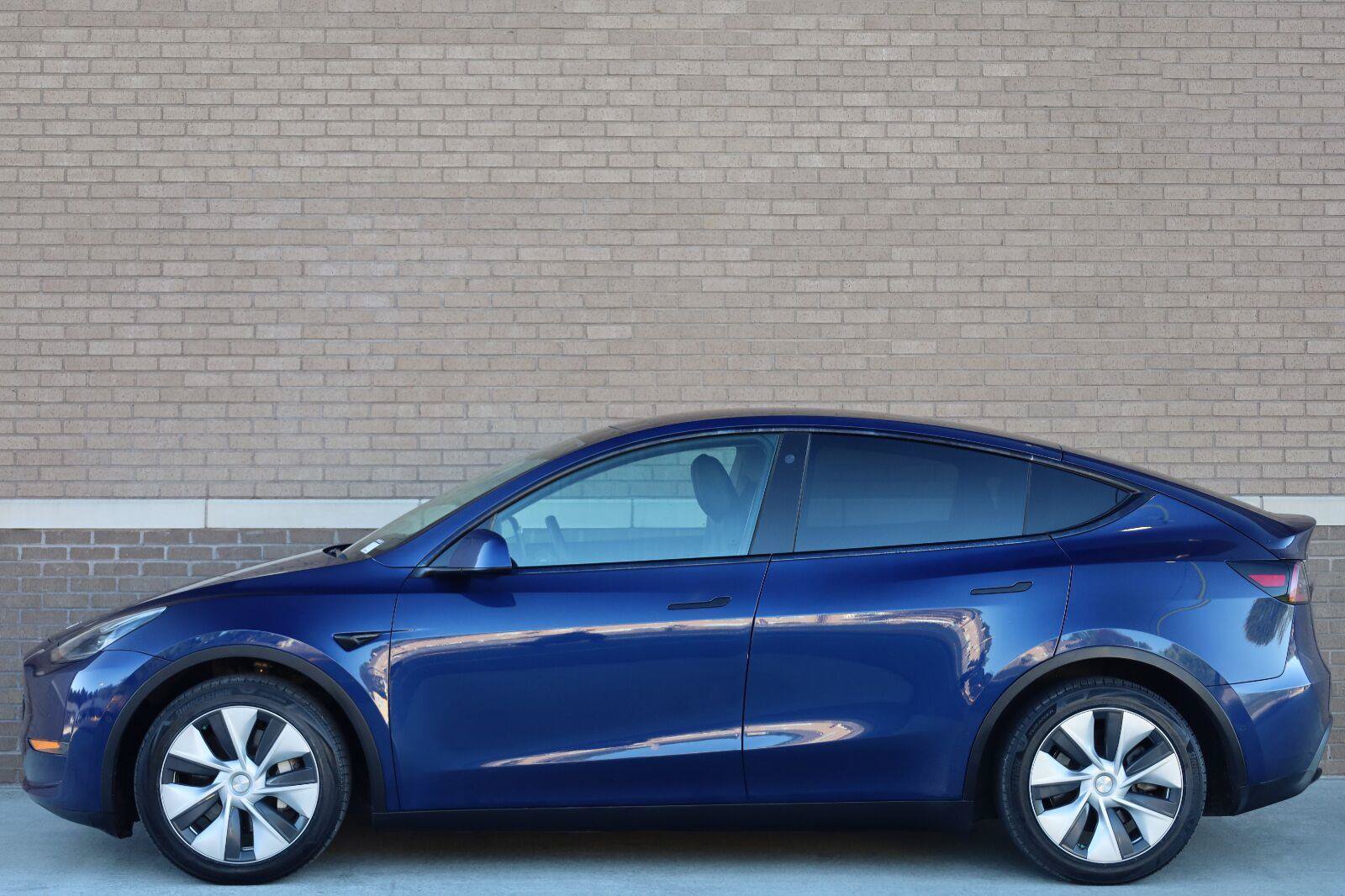 Used 2021 Tesla Model Y Long Range AWD/4WD image 2