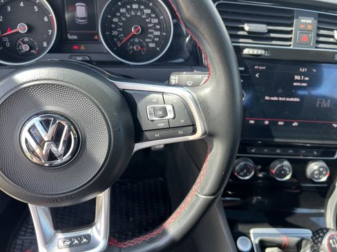 Used 2019 Volkswagen GTI SE image 19