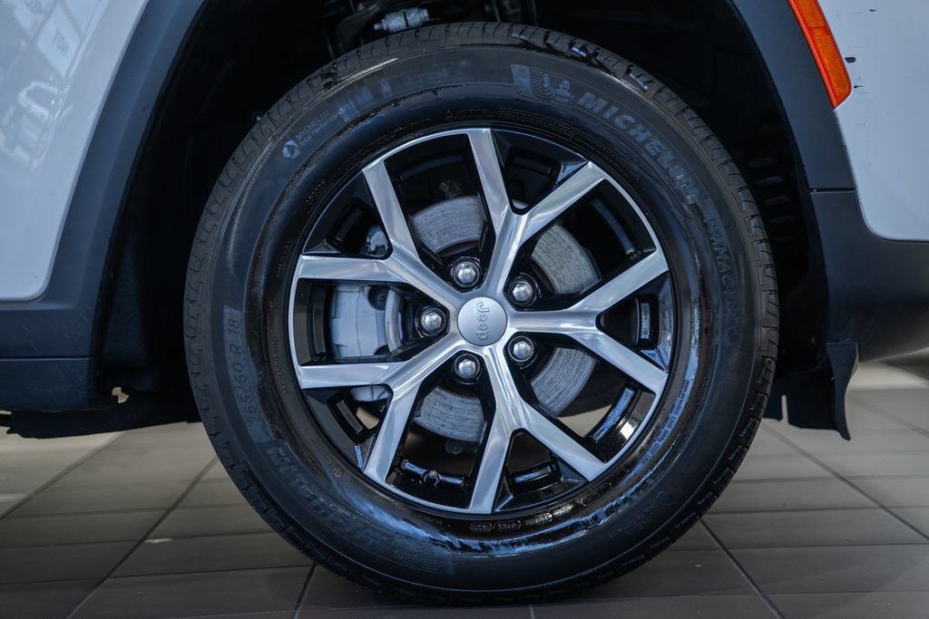 Certified 2023 Jeep Grand Cherokee Limited AWD/4WD image 19
