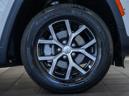 Certified 2023 Jeep Grand Cherokee Limited AWD/4WD image 19