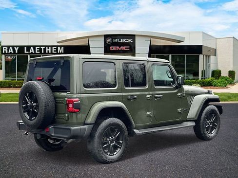 Used 2022 Jeep Wrangler Unlimited Sahara image 5