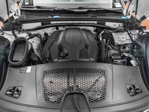 Used 2025 Porsche Macan Turbo image 33