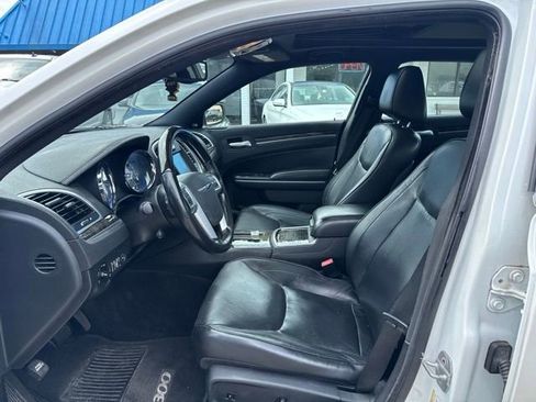 Used 2011 Chrysler 300 C RWD image 9