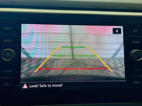 Used 2021 Volkswagen Atlas SE w/ Towing Package image 16