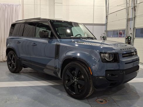 Certified 2025 Land Rover Defender 110 X-Dynamic SE image 6