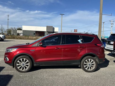Used 2017 Ford Escape Titanium image 1