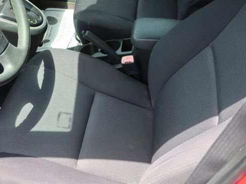 Used 2005 Pontiac Vibe w/ Power Group Value Package FWD image 9