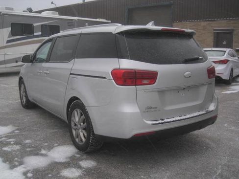 Used 2020 Kia Sedona EX image 7