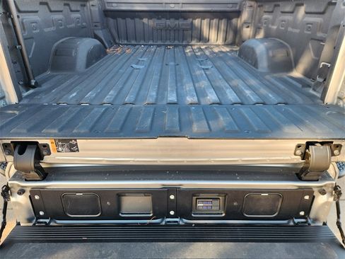 Used 2025 GMC Sierra 2500 AT4X image 30