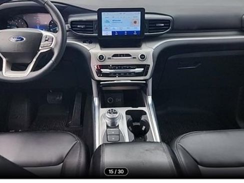 Used 2022 Ford Explorer XLT w/ Equipment Group 202A image 2