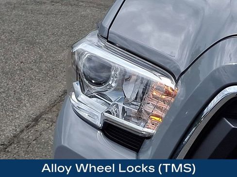 Used 2021 Toyota Tacoma SR5 AWD/4WD image 29