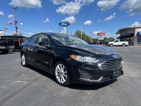 Used 2019 Ford Fusion SE image 4