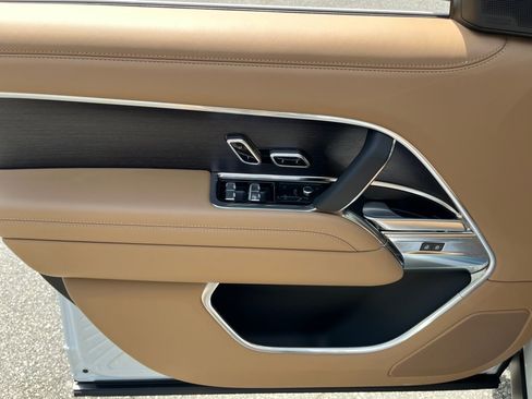 Certified 2024 Land Rover Range Rover SE image 16