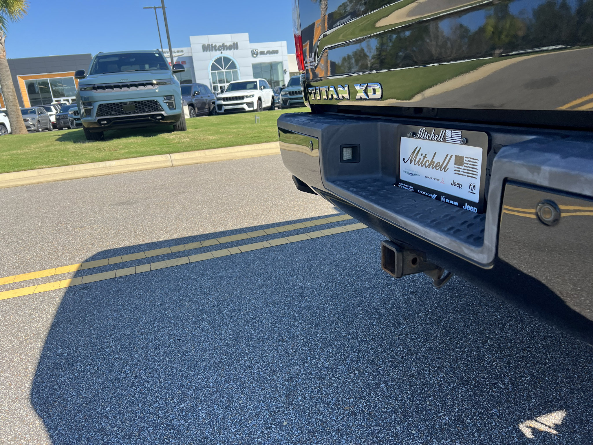 Used 2019 Nissan Titan SL w/ Chrome Package AWD/4WD image 9