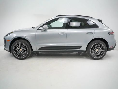 Certified 2026 Porsche Macan AWD/4WD image 2