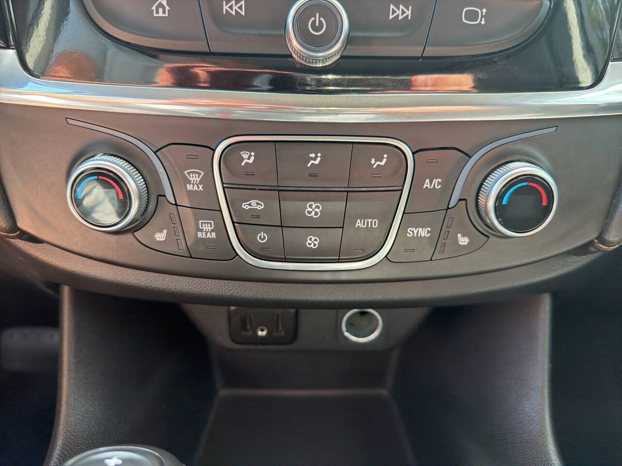 Used 2018 Chevrolet Traverse LT w/ LPO, Floor Liner Package AWD/4WD image 35
