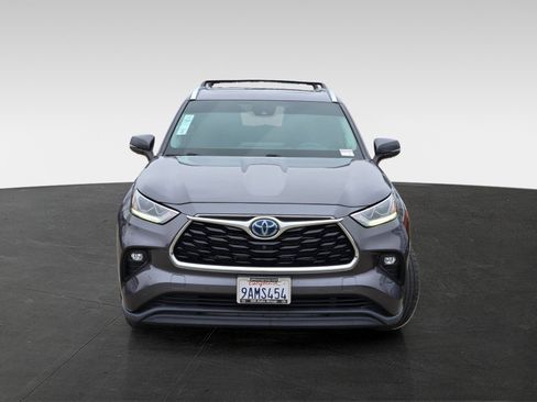 Used 2022 Toyota Highlander Limited image 2