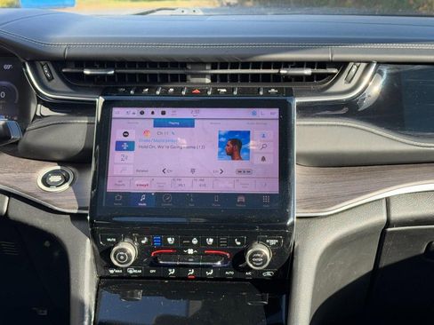 Used 2022 Jeep Grand Cherokee L Overland w/ Advanced Protech Group III image 15