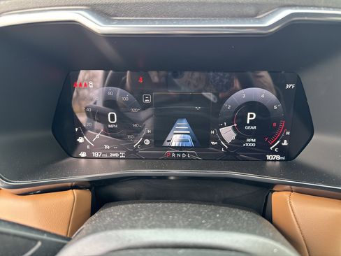 Used 2025 GMC Canyon AT4 w/ Nightfall Edition image 15