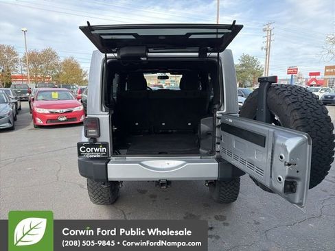 Used 2014 Jeep Wrangler Unlimited Sahara w/ Connectivity Group AWD/4WD image 30