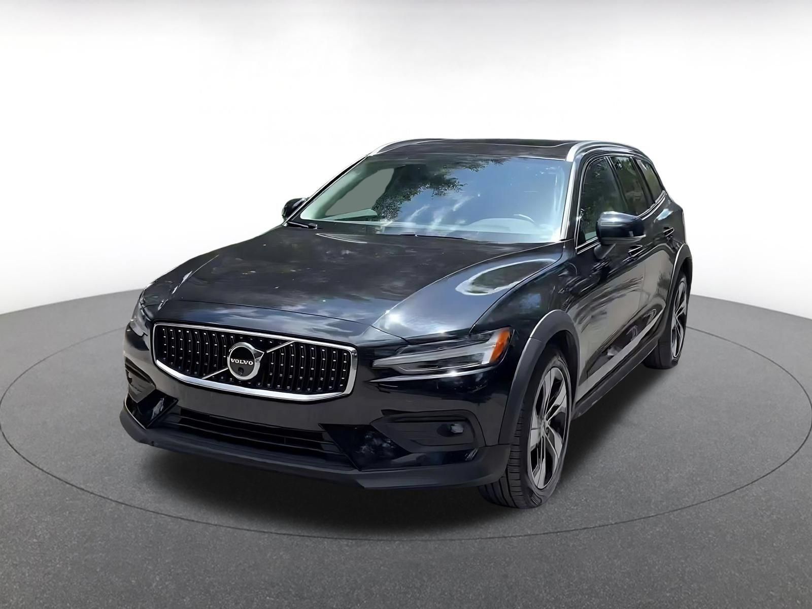 Used 2025 Volvo V60 B5 Cross Country Plus AWD/4WD image 6