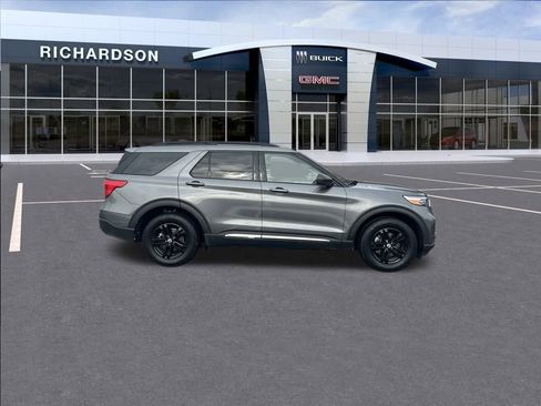 Used 2023 Ford Explorer XLT w/ Equipment Group 202A image 7