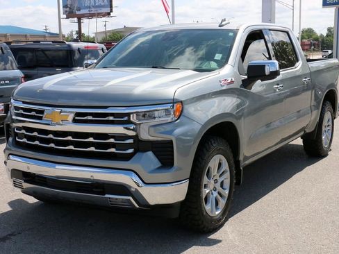 Used 2025 Chevrolet Silverado 1500 LTZ w/ LTZ Premium Package AWD/4WD image 2