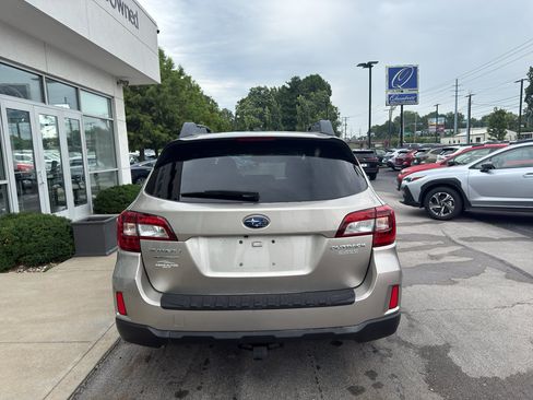 Used 2015 Subaru Outback 2.5i Limited AWD/4WD image 4