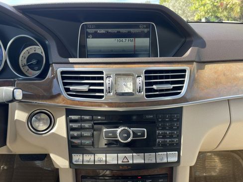 Used 2014 Mercedes-Benz E 550 4MATIC Sedan image 16