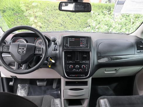 Used 2019 Dodge Grand Caravan SE image 24