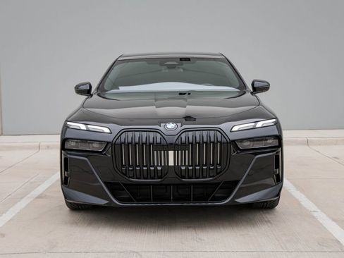 Used 2024 BMW 740i RWD image 3
