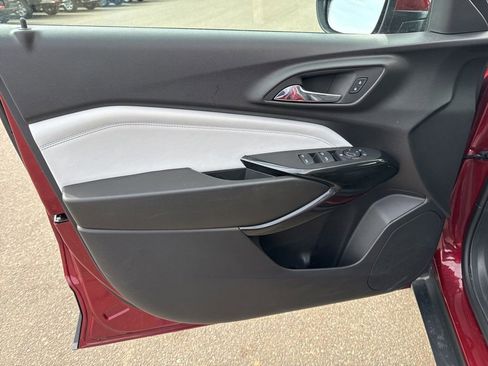 Used 2025 Chevrolet Trax LT image 6