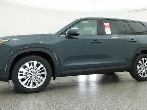 New 2026 Toyota Grand Highlander Platinum AWD/4WD image 18