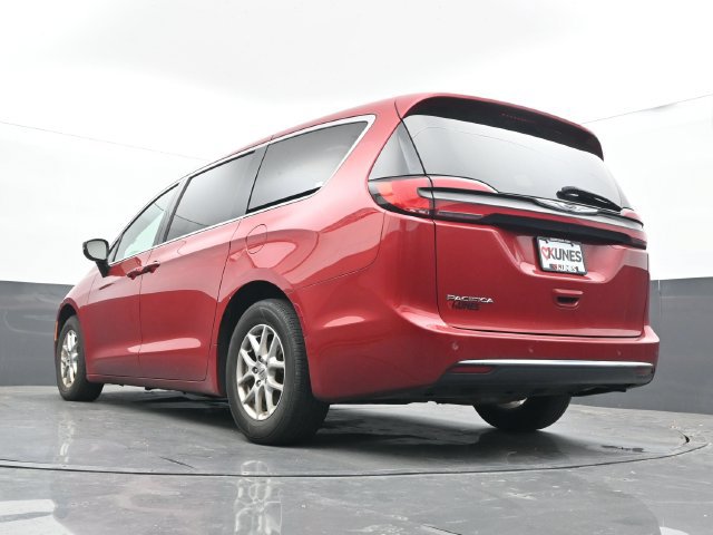 Used 2025 Chrysler Pacifica Select FWD image 51