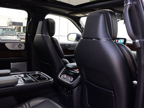 Used 2020 Lincoln Navigator Reserve w/ Luxury Package image 44