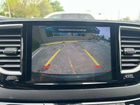 Used 2025 Chrysler Pacifica Select FWD image 15