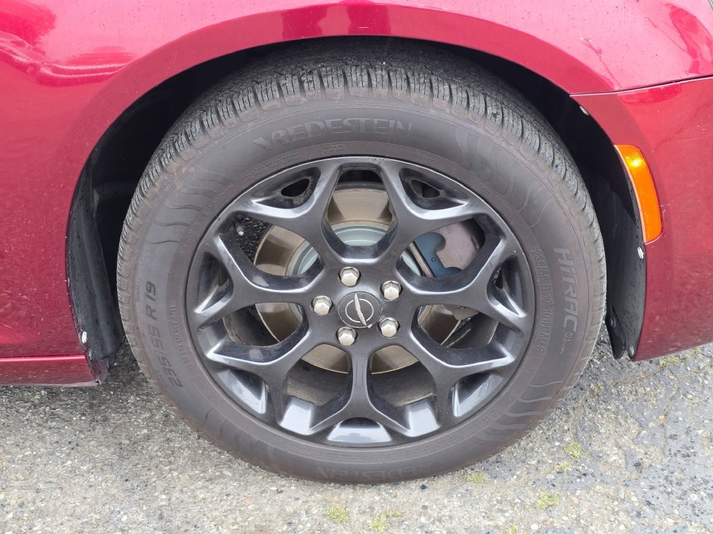 Used 2019 Chrysler 300 S AWD/4WD image 9