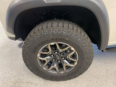 New 2026 Chevrolet Colorado ZR2 w/ Technology Package AWD/4WD image 10
