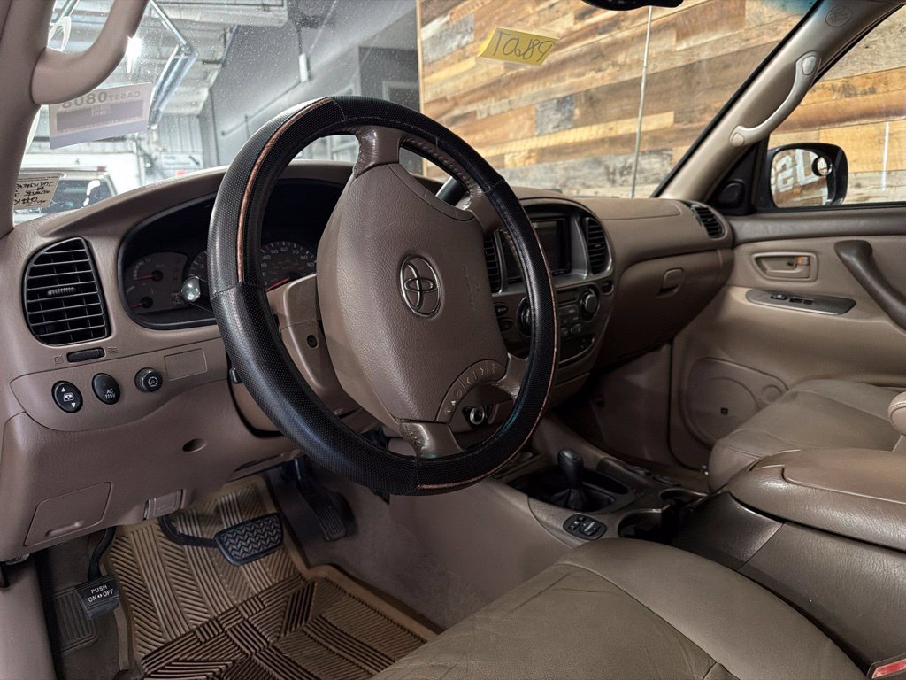 Used 2004 Toyota Sequoia Limited w/ Preferred Accessory Pkg AWD/4WD image 2