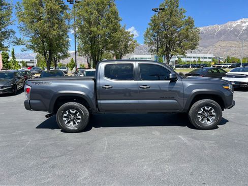 Used 2022 Toyota Tacoma TRD Off-Road w/ TRD Premium Off Road Package AWD/4WD image 6