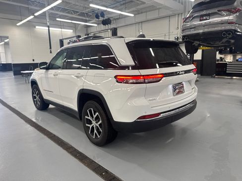 Used 2024 Jeep Grand Cherokee Limited AWD/4WD image 8