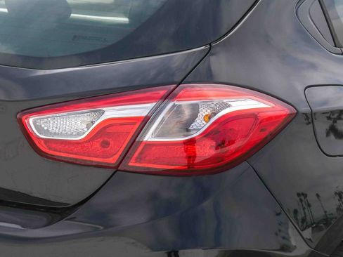 Used 2019 Chevrolet Cruze LS w/ LS Convenience Package FWD image 10