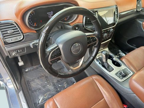 Used 2020 Jeep Grand Cherokee Overland AWD/4WD image 4